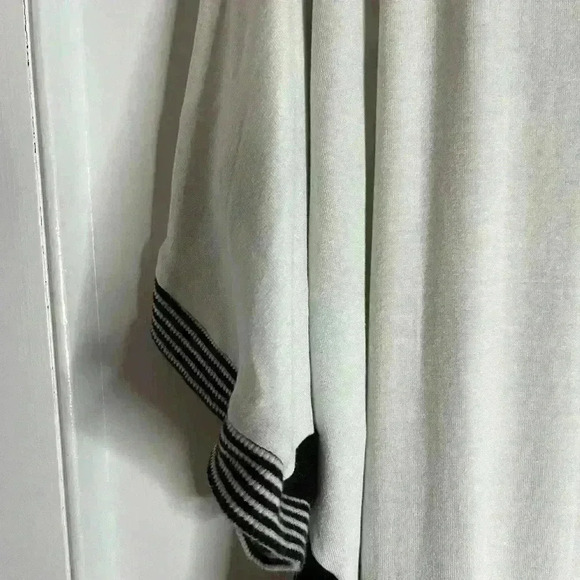 St. Marten Bat Wing Shirt Size Small - Picture 7 of 10